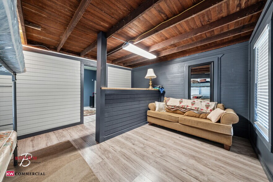 More Photos Of 23699-23737 W US Highway 290, Harper Storefront For Sale