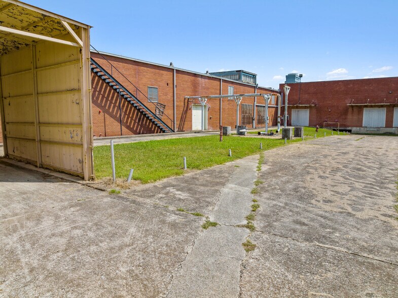More Photos Of 715 E 2nd St, Stevenson Warehouse For Sale