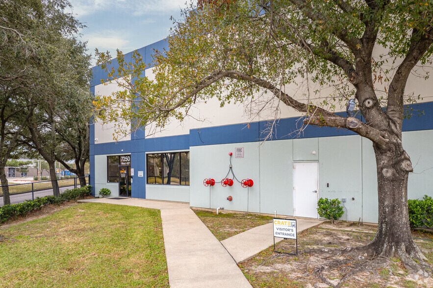 More Photos Of 7250 W 43rd St, Houston Warehouse For Lease