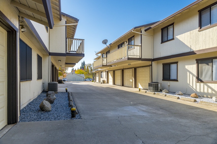 More Photos Of 3337 La Canada Dr, Cameron Park Apartments For Sale