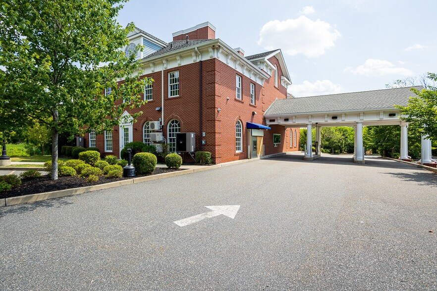 More Photos Of 178 Center St, Clinton Township Medical For Lease