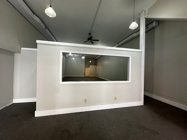 More Photos Of 111 N Market St, Winamac Showroom For Sale