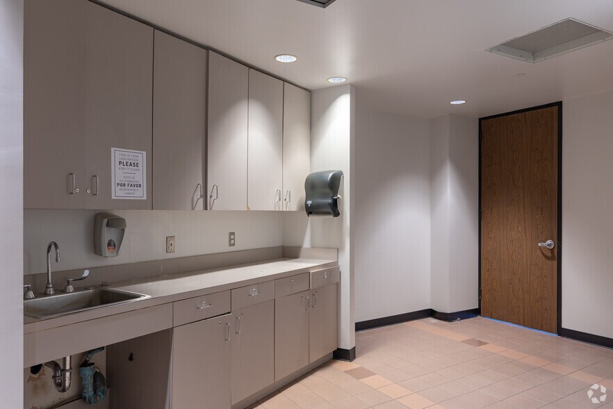 More Photos Of 5252 Hollister St, Houston Medical For Lease