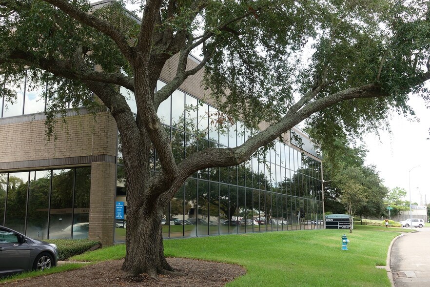 More Photos Of 14515 Briarhills Pkwy, Houston Office For Lease