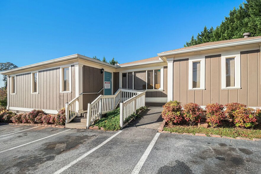 Primary Photo Of 4537 Covington Hwy, Decatur Medical For Sale