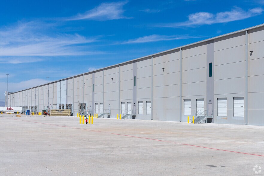 More Photos Of SEQ I-10 & 375 Loop, El Paso Unknown For Lease