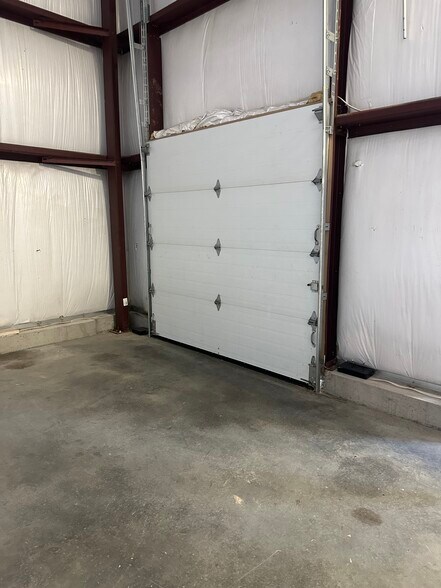 More Photos Of 61 Airport Dr, Rochester Service For Lease