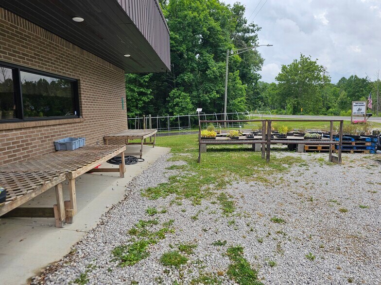 More Photos Of 27090 Scott Hwy, Winfield Freestanding For Sale