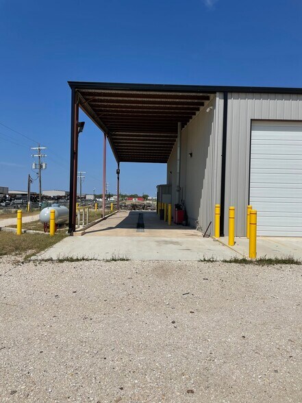 More Photos Of 586 County Road 429, Pleasanton Industrial For Sale