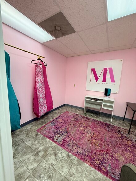 More Photos Of 812 W Wade Hampton Blvd, Greer Office Residential For Lease