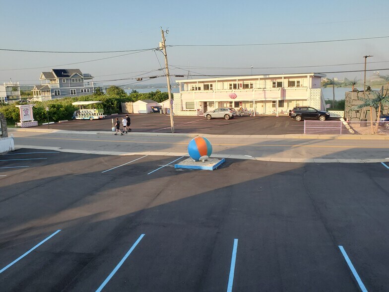 Primary Photo Of 19 Winnapaug Rd, Westerly General Retail For Sale