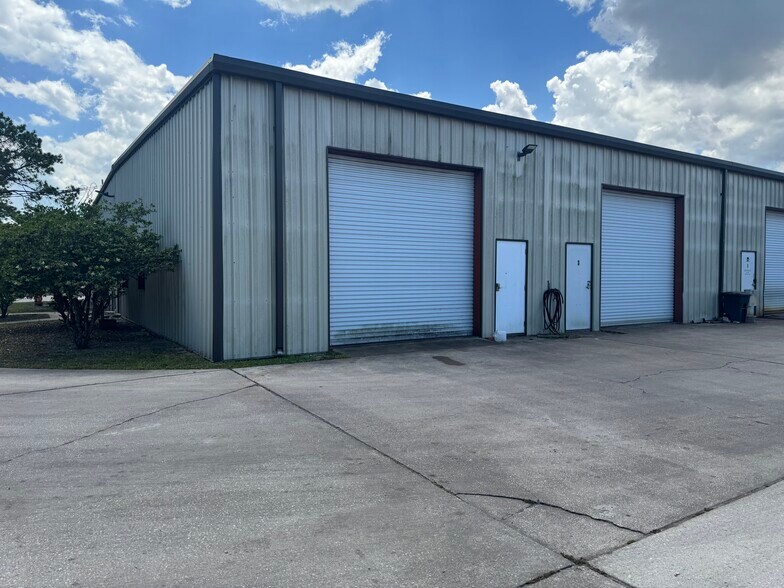 More Photos Of 205 Edgar St, Atlantic Beach Warehouse For Lease
