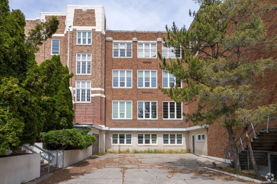 More Photos Of 115 NW State St, Pullman Loft Creative Space For Sale