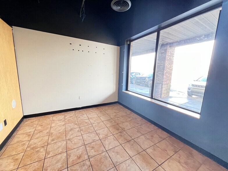 More Photos Of 1344-1358 E Bristol Rd, Burton Freestanding For Lease