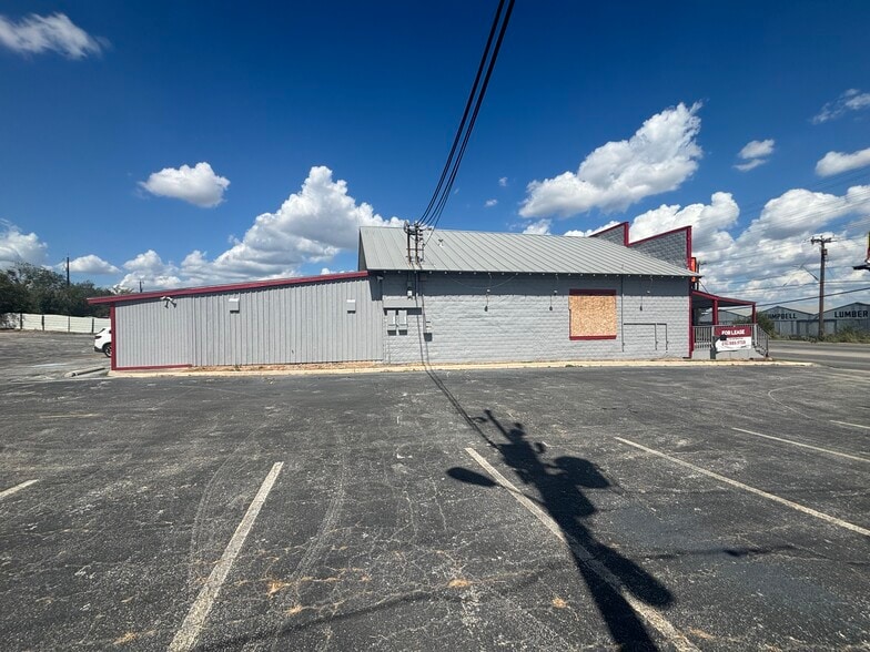 More Photos Of 13525 Wetmore Rd, San Antonio Restaurant For Lease