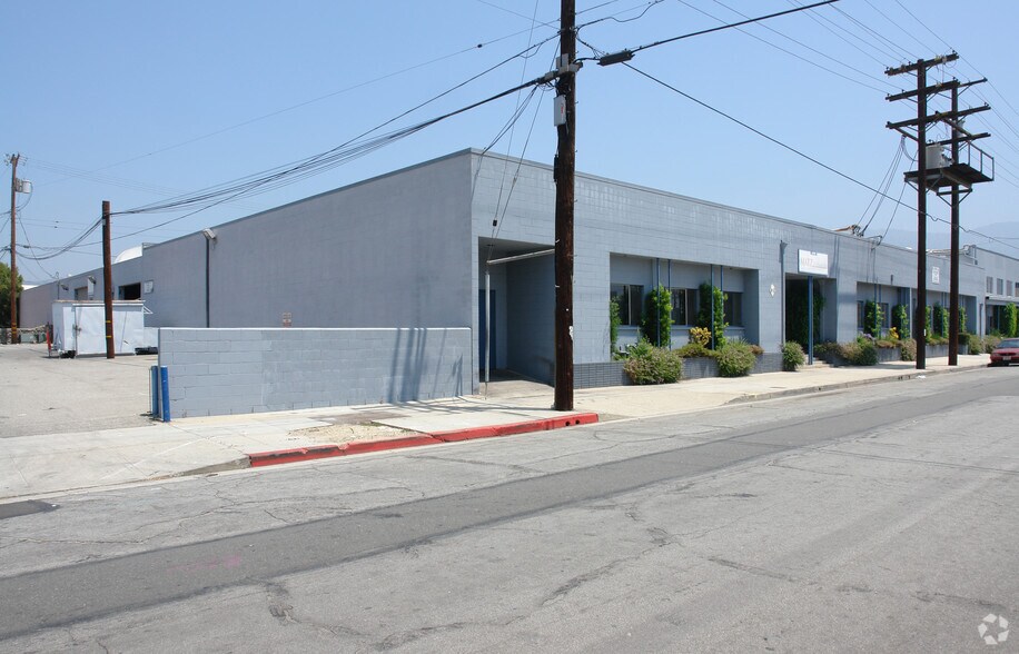 More Photos Of 1120-1208 W Isabel St, Burbank Warehouse For Lease