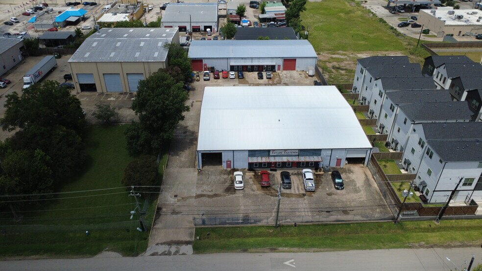 More Photos Of 1905 Johanna Dr, Houston Warehouse For Sale