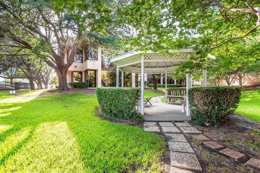 More Photos Of 17400 N Dallas Pky, Dallas Office For Lease