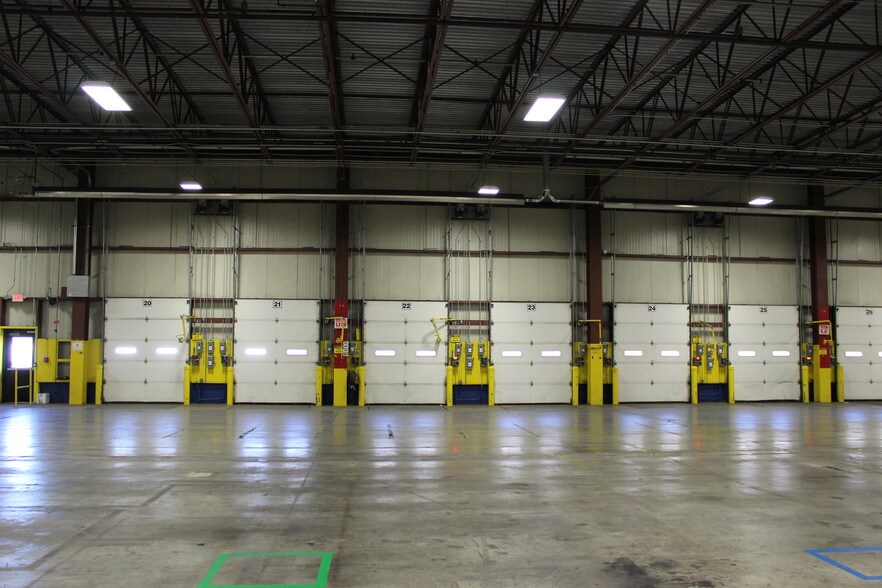 More Photos Of 208 Copper Top Ln NE, Cleveland Warehouse For Lease