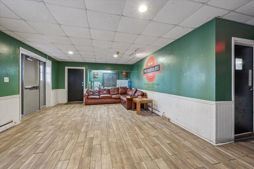 More Photos Of 1020 W Hillcrest Dr, Dekalb Sorority Fraternity House For Sale