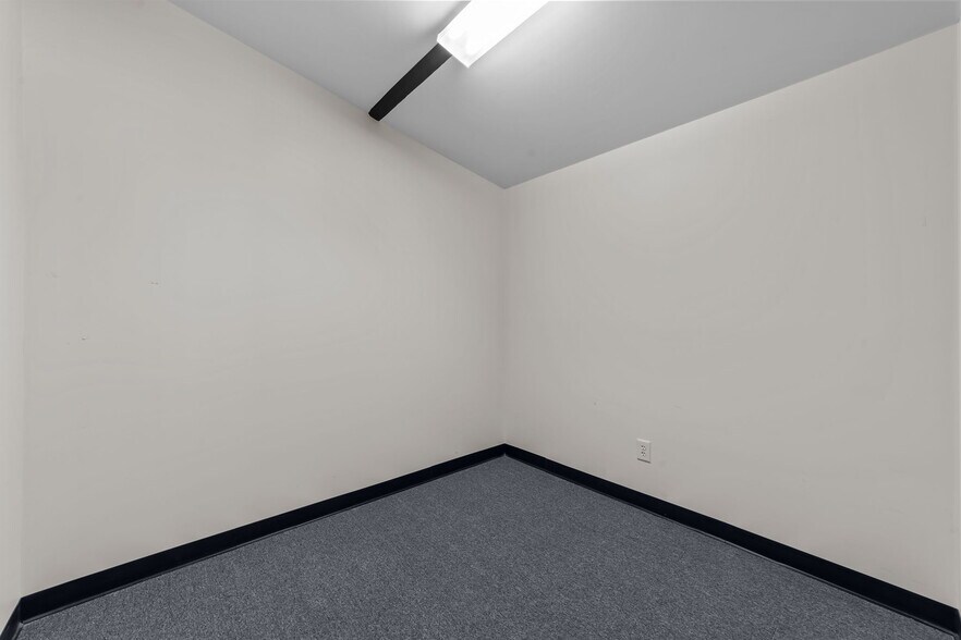 More Photos Of 1840 S Madison St, Whiteville Freestanding For Lease