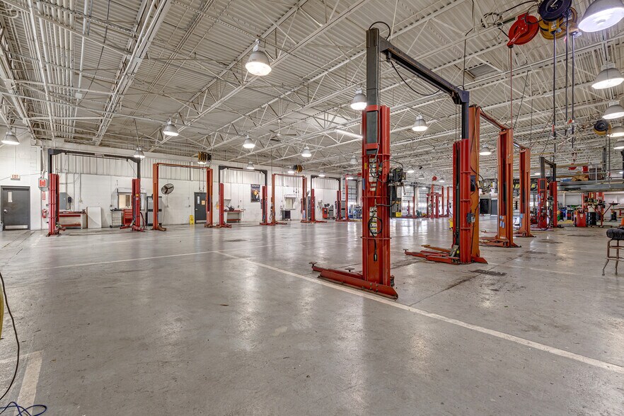 More Photos Of 1800-1850 E Merritt Island Cswy, Merritt Island Auto Dealership For Lease