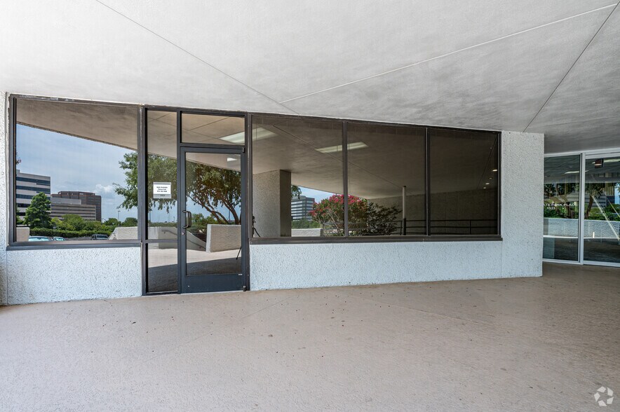 More Photos Of 1333 Corporate Dr, Irving Loft Creative Space For Lease