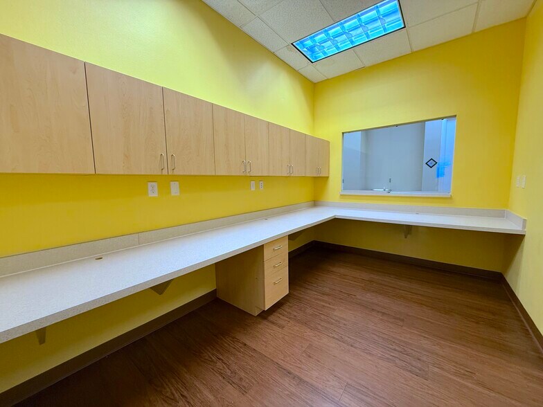 More Photos Of 1743 Park Center Dr, Orlando Medical For Lease