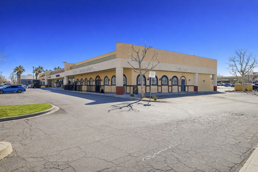 More Photos Of 1100-1106 W Avenue K, Lancaster Freestanding For Lease