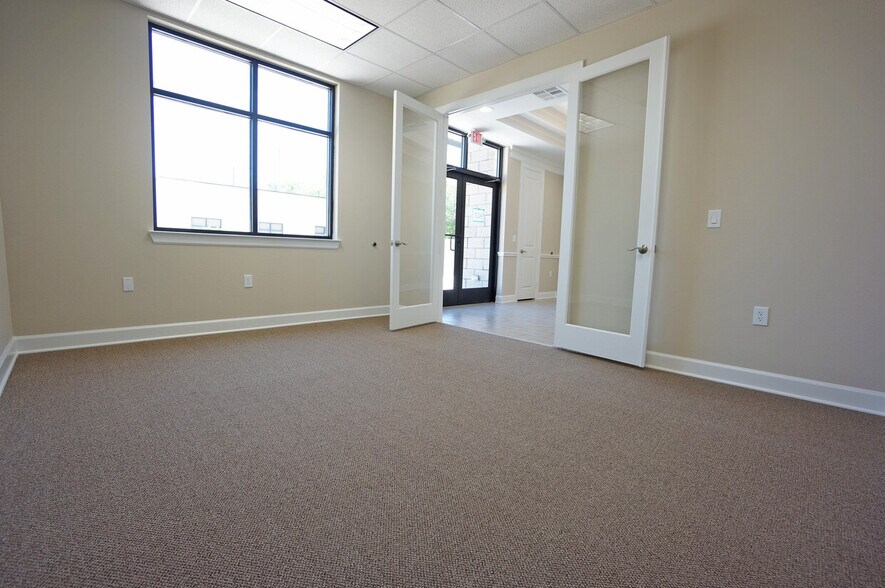 More Photos Of 12440 Emily Ct, Sugar Land Medical For Lease