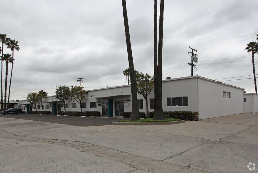 Primary Photo Of 2203-2215 S Grand Ave, Santa Ana Light Distribution For Lease