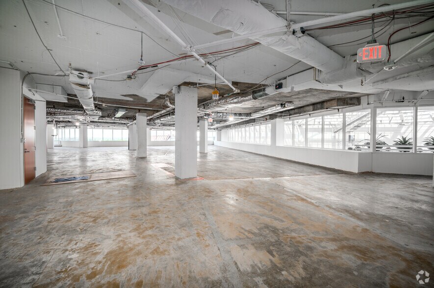 More Photos Of 5335 Wisconsin Ave NW, Washington Office For Lease