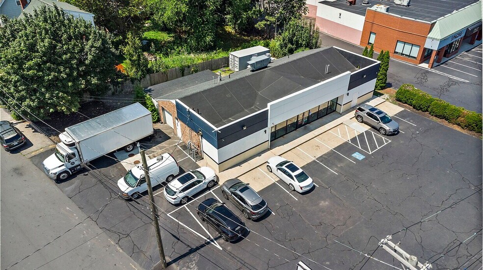 More Photos Of 190-194 Quincy Ave, Braintree Freestanding For Lease