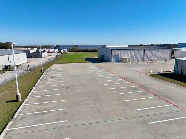 More Photos Of 12709 Eastgate Dr, Balch Springs Industrial For Lease