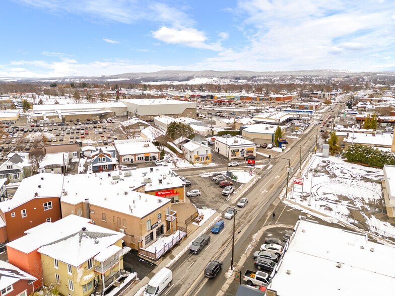 More Photos Of 150 Boul Des Bois-Francs S, Victoriaville Freestanding For Lease