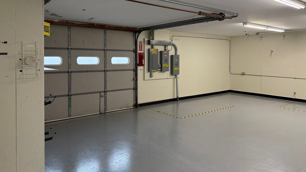 More Photos Of 376 Rt-130, Sandwich Flex For Lease