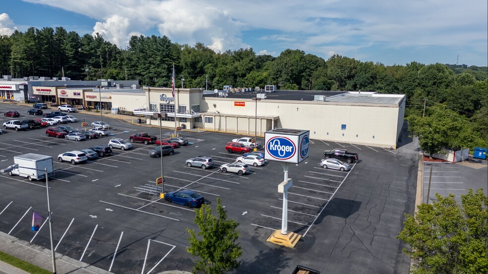 More Photos Of 398-466 Cummings St, Abingdon General Retail For Lease