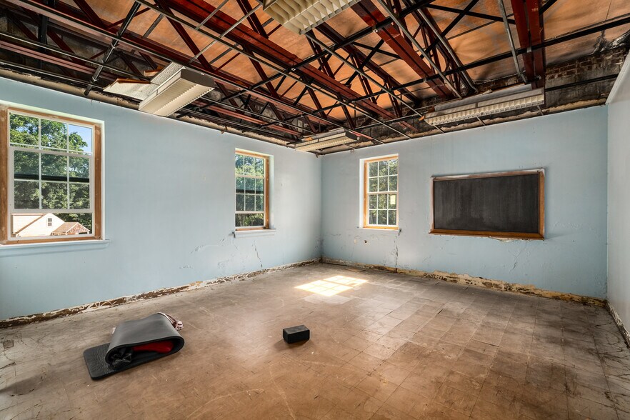 More Photos Of 1776 Sylvan Rd SW, Atlanta Religious Facility For Sale