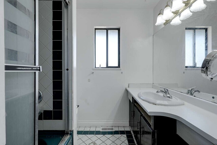 More Photos Of 9509 152 St, Surrey Daycare Center For Lease