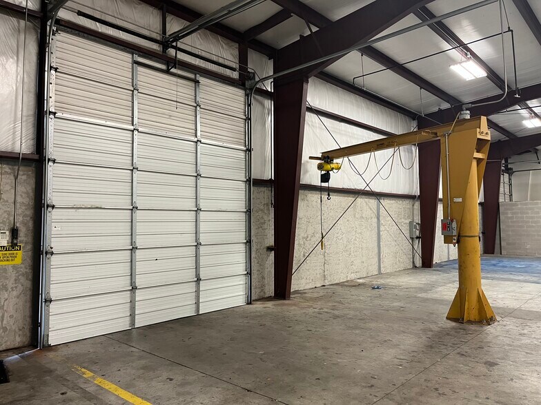 More Photos Of 3140 Melcat Dr, Oklahoma City Warehouse For Lease