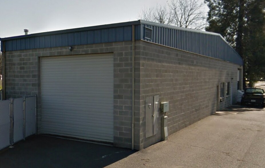 Primary Photo Of 412 and 414 Eads Street, Medford Warehouse For Lease