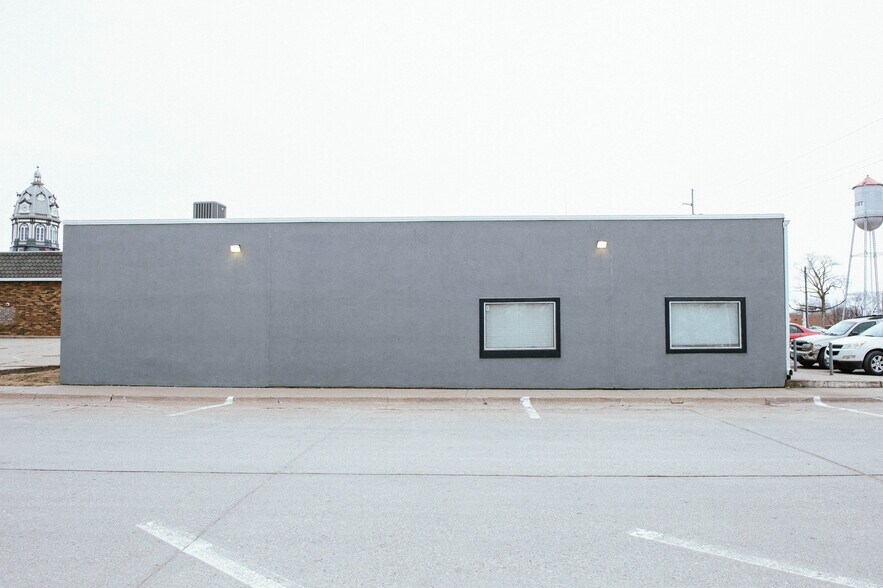 More Photos Of 115 E Washington, Winterset Office For Sale