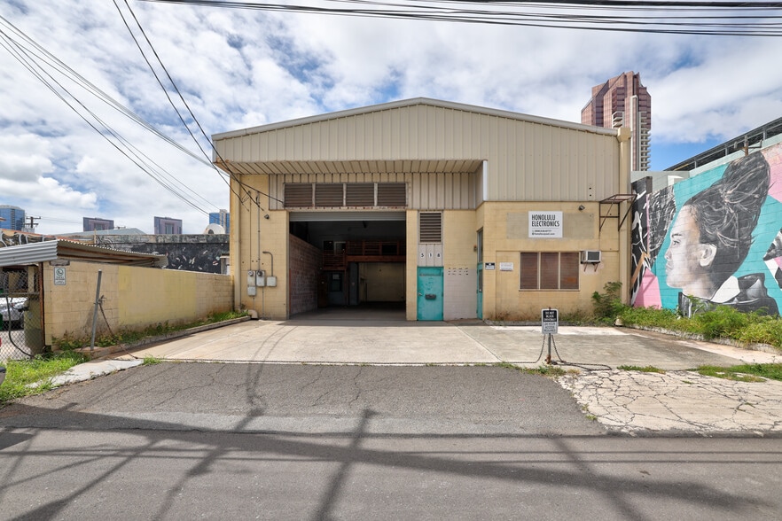 Primary Photo Of 518 Kamani St, Honolulu Service For Lease