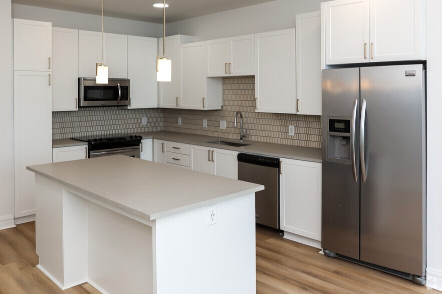 More Photos Of 1400 Hi Line Dr, Dallas Apartments For Lease