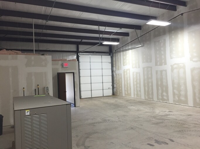 More Photos Of 14624 Metro Plaza Blvd, Edmond Warehouse For Lease