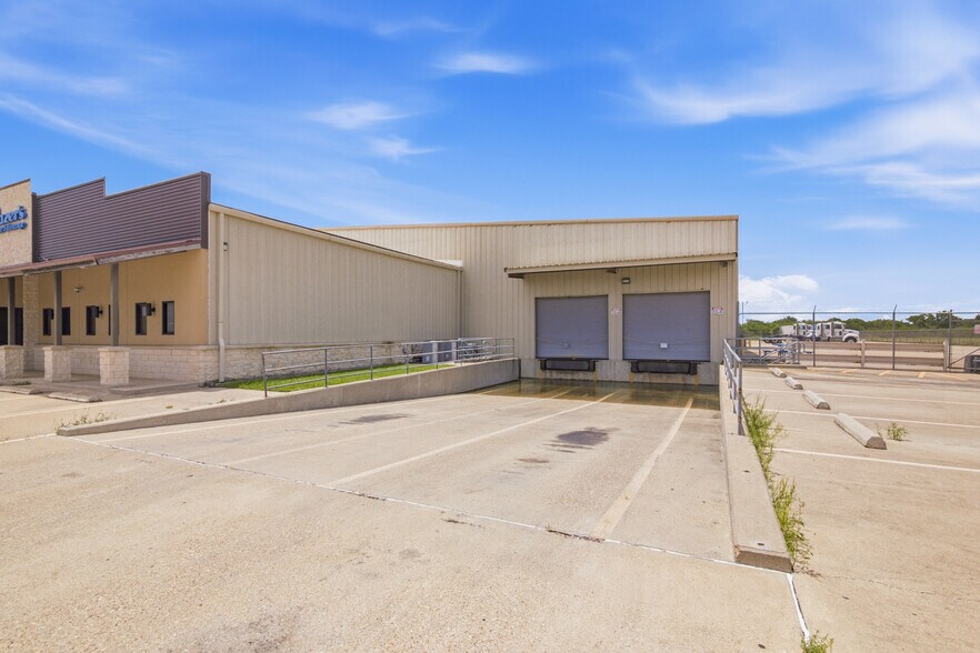 More Photos Of 8316 Lone Tree Rd, Victoria Industrial For Sale