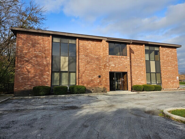 More Photos Of 19150 S Kedzie Ave, Flossmoor Office For Lease