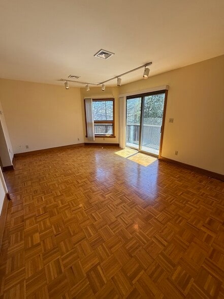 More Photos Of 419 York Rd, New Hope Freestanding For Sale