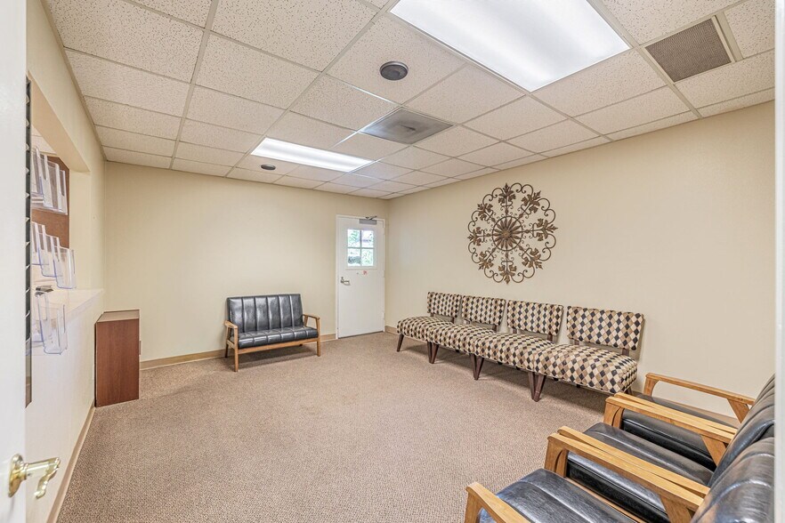 More Photos Of 44725 10th St W, Lancaster Medical For Sale