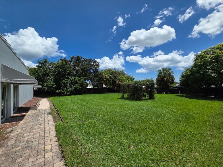 More Photos Of 10300 Riverside Dr, Palm Beach Gardens Schools For Lease